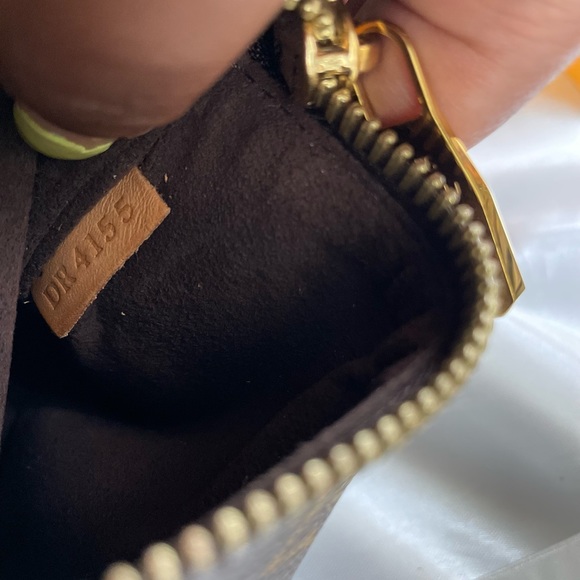 Louis Vuitton Pochette Métis - Picture 6 of 16